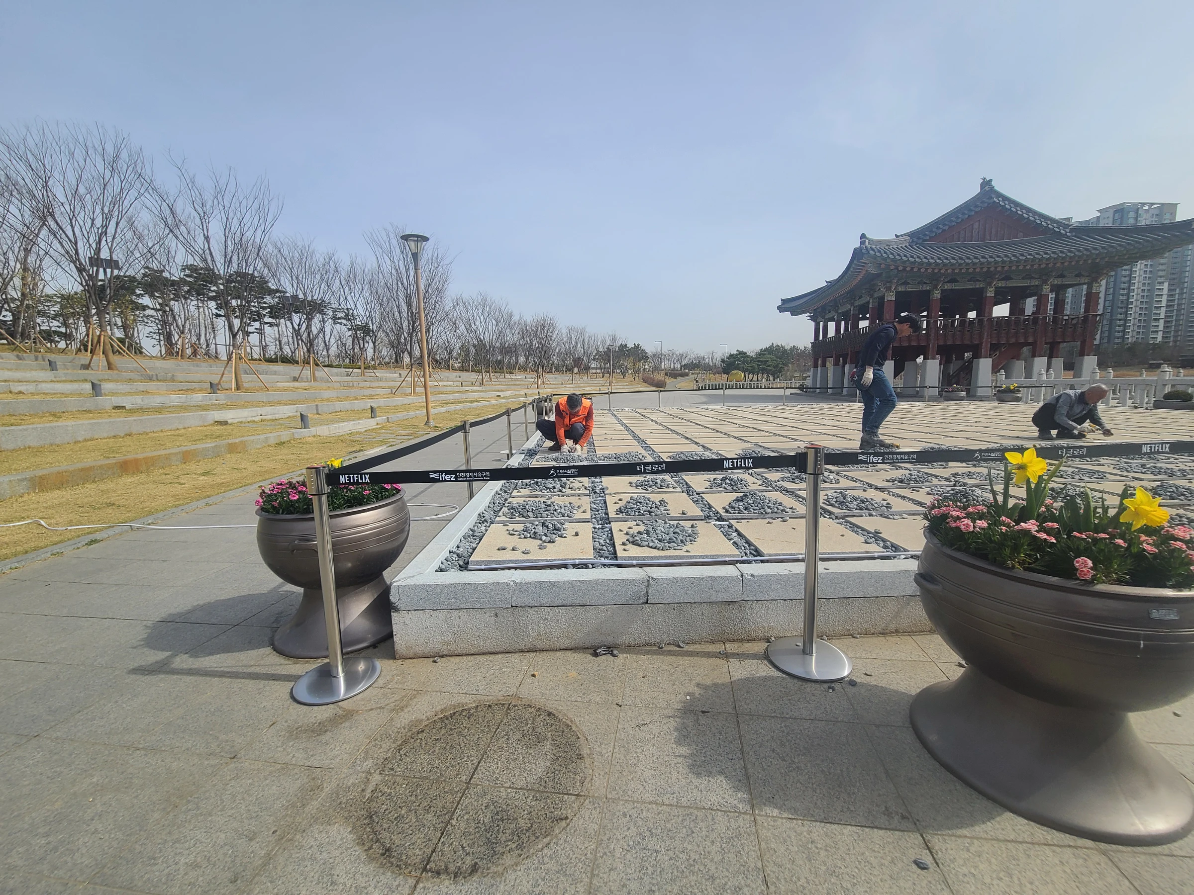 20230324인천관광공사_더글로리 안내판 · 목재안내판 사진 2